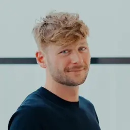 Portret van Johfrah Lefebvre, stemacteur achter Johfrai.